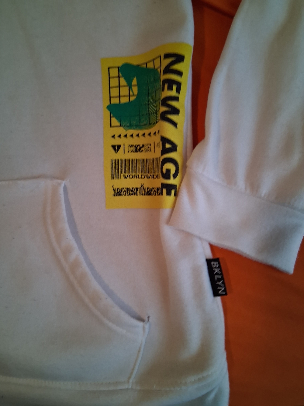 Brooklyn Cloth Mens White Graphic Print Pullover Hoodie Fleece Pockets Size L - Picture 4 of 9